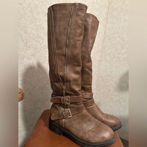 Ladies tan distressed boots